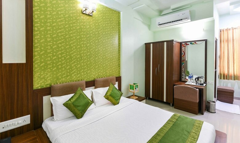 Treebo Skylon Hotel