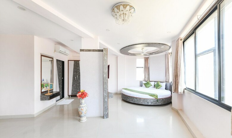 Treebo Skylon Hotel