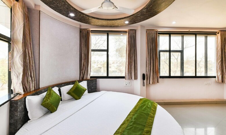 Treebo Skylon Hotel