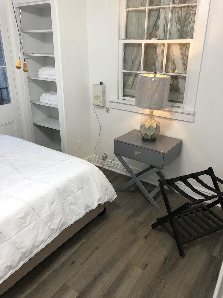 2br Ocean Drive. Newly Renovated