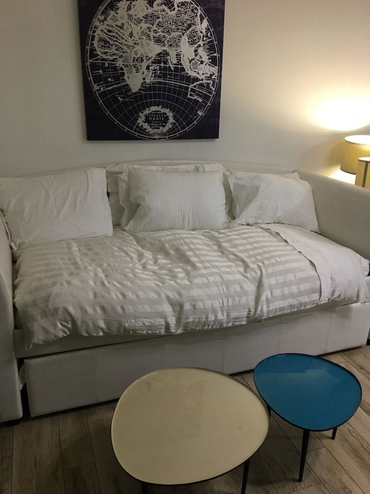 2br Ocean Drive. Newly Renovated