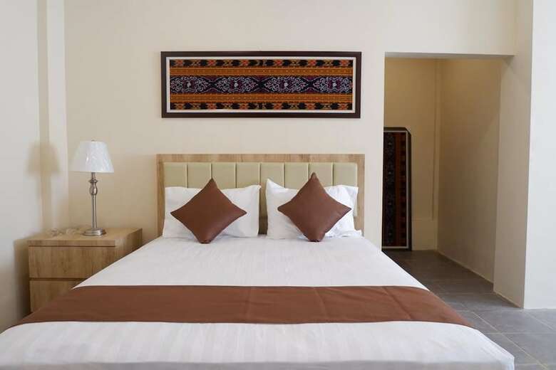 Bed & Breakfast La Cecile Hotel And Cafe Komodo