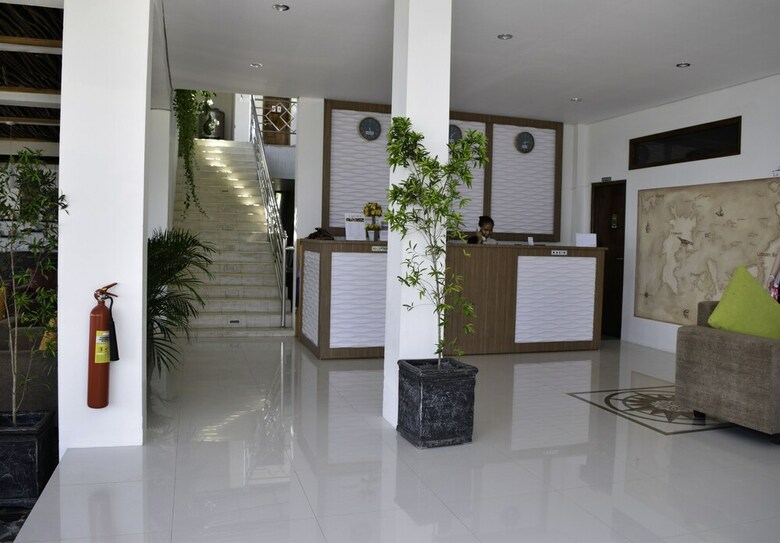 Bed & Breakfast La Cecile Hotel And Cafe Komodo