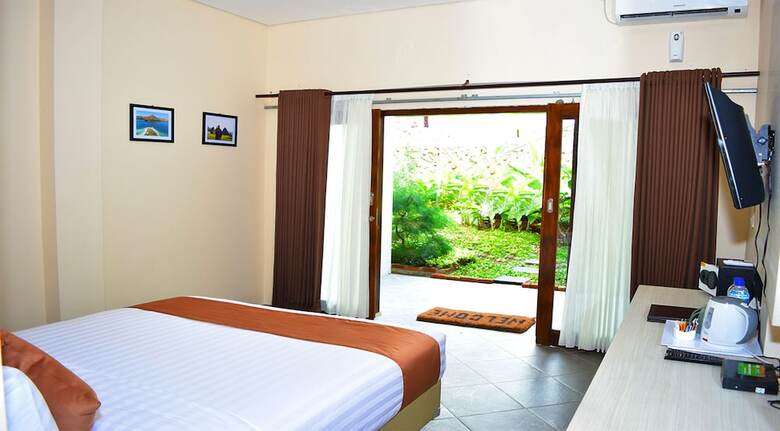 Bed & Breakfast La Cecile Hotel And Cafe Komodo