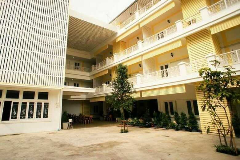 Sri Krungthep Hotel