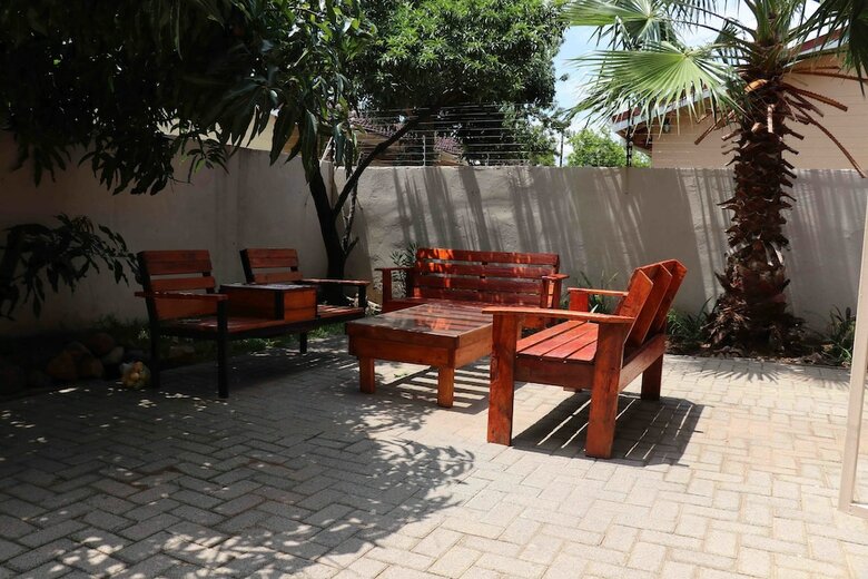 Bed & Breakfast Jojo Guest House