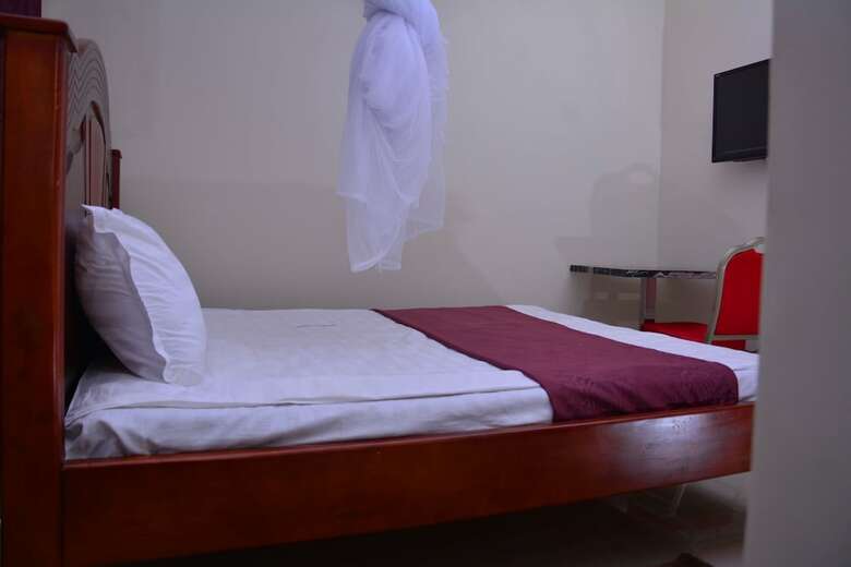 Mak-queen Hotel