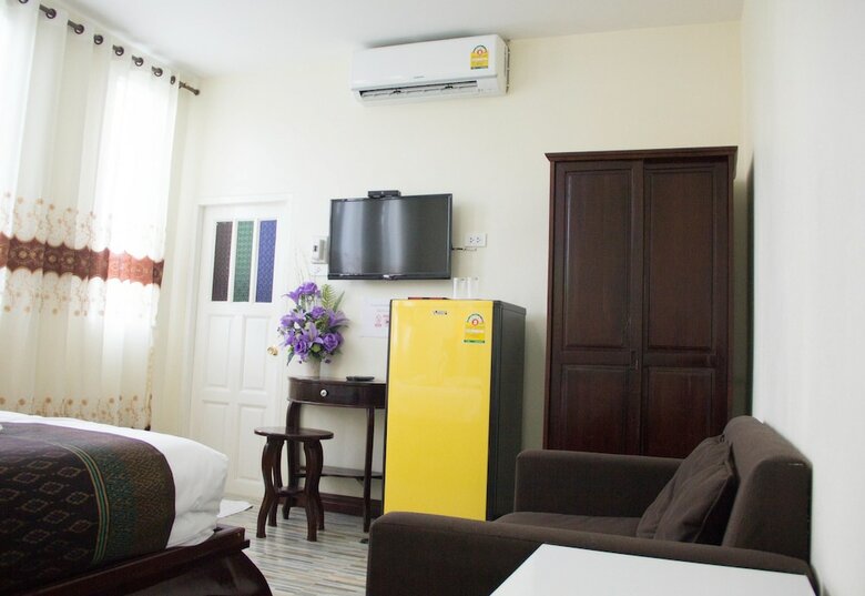 Hotel Raiwin Buri Resort