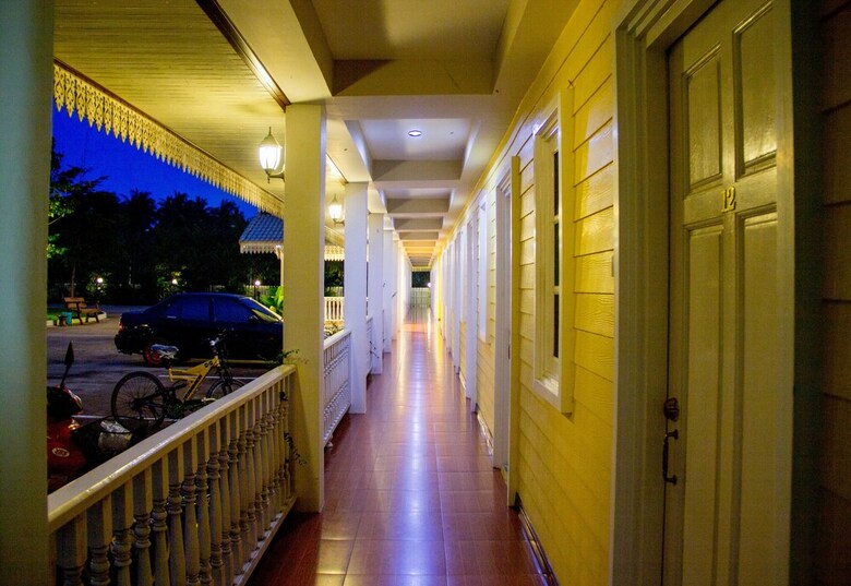 Hotel Raiwin Buri Resort