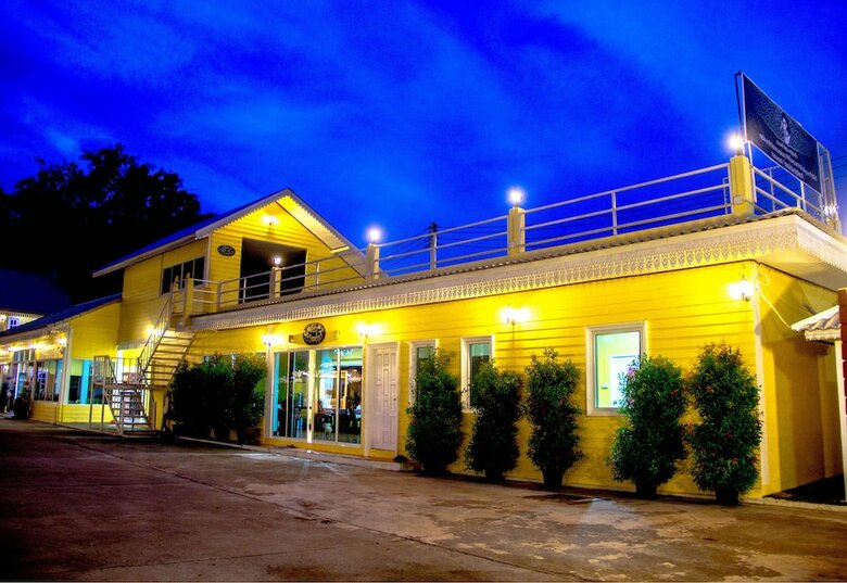 Hotel Raiwin Buri Resort