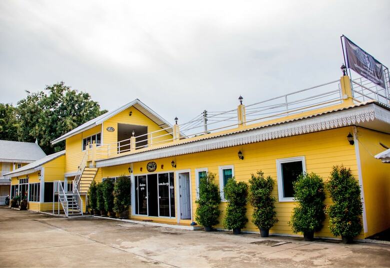 Hotel Raiwin Buri Resort