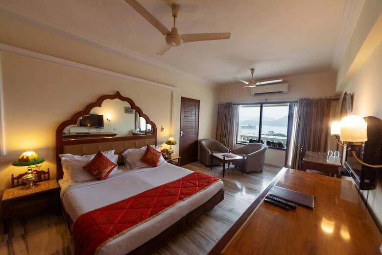 Hotel Hilltop Palace