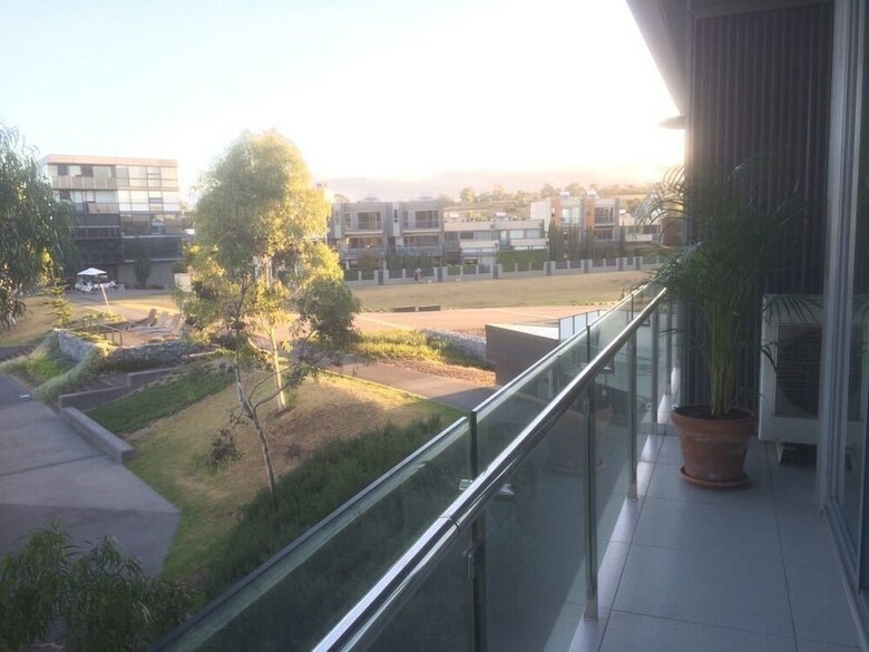 Marina View Apartment On The Maribyrnong River, Melbourne