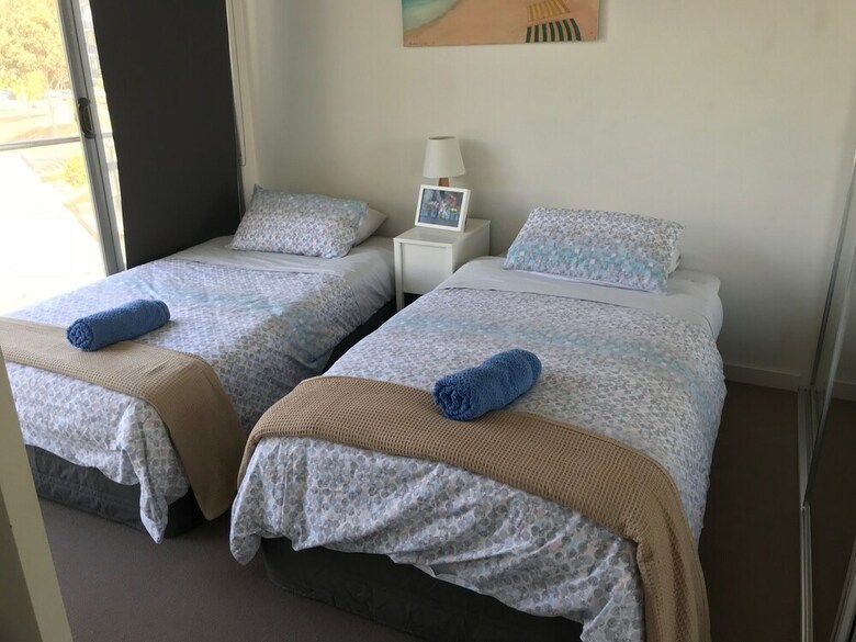 Marina View Apartment On The Maribyrnong River, Melbourne