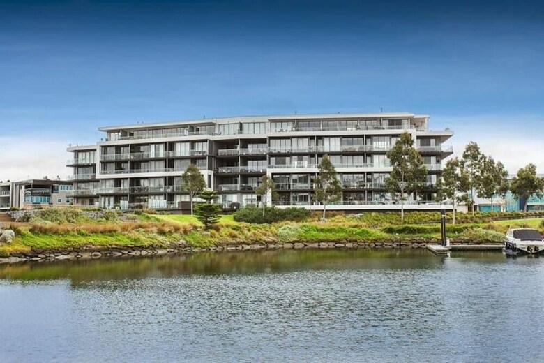 Marina View Apartment On The Maribyrnong River, Melbourne