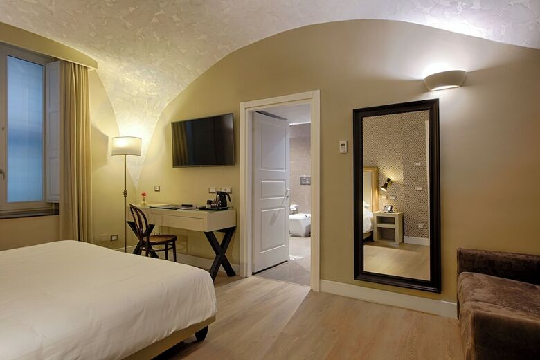Hotel Caruso Place Boutique & Wellness Suites