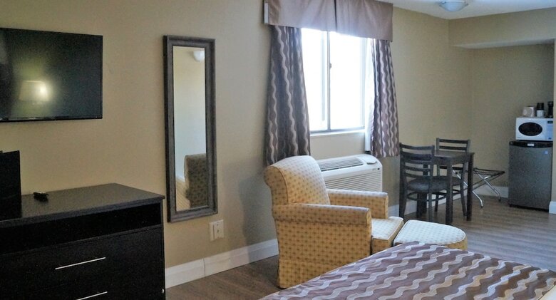 Hotel Red Maple Inn And Suites