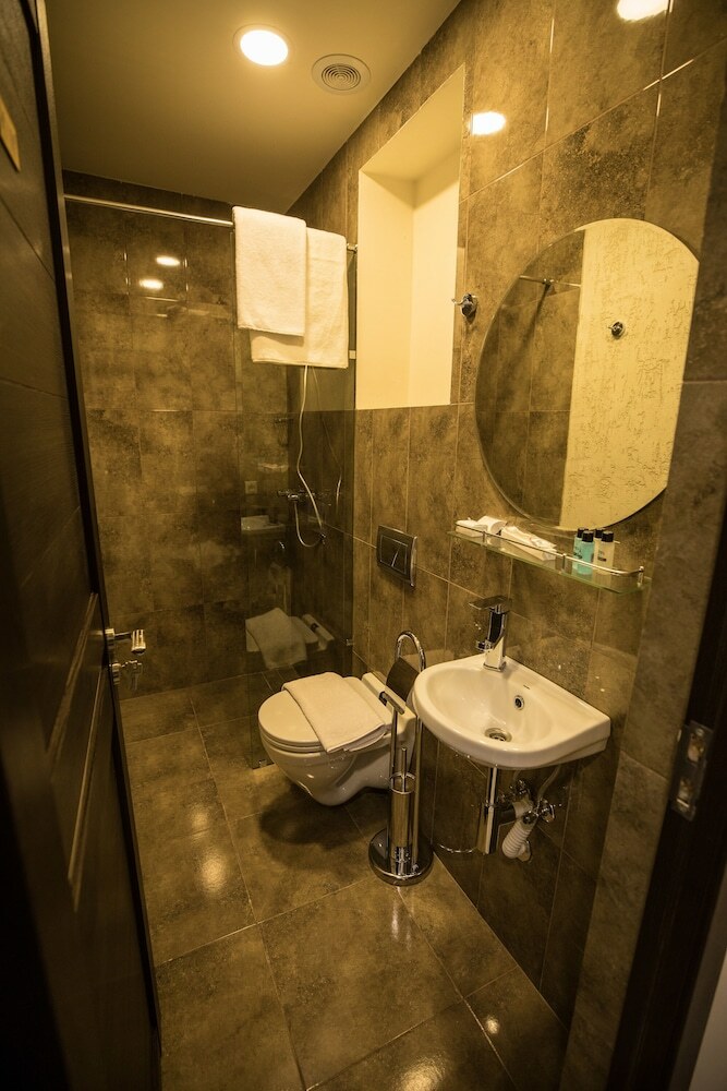 5 Rooms Mini-hotel & Tours