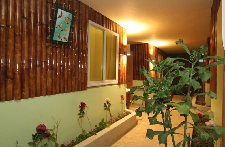 Hostal Double J Hotel And Restaurant