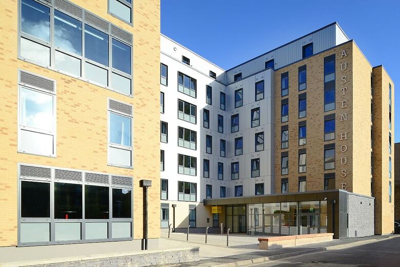Hostal Austen House - Campus Accommodation