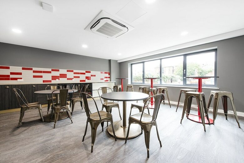 Hostal Austen House - Campus Accommodation