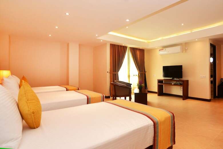 Hotel Grand 103