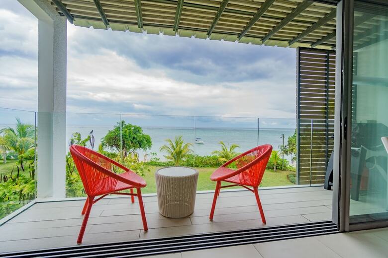 Villasun Seafront Apartment At Cap Ouest