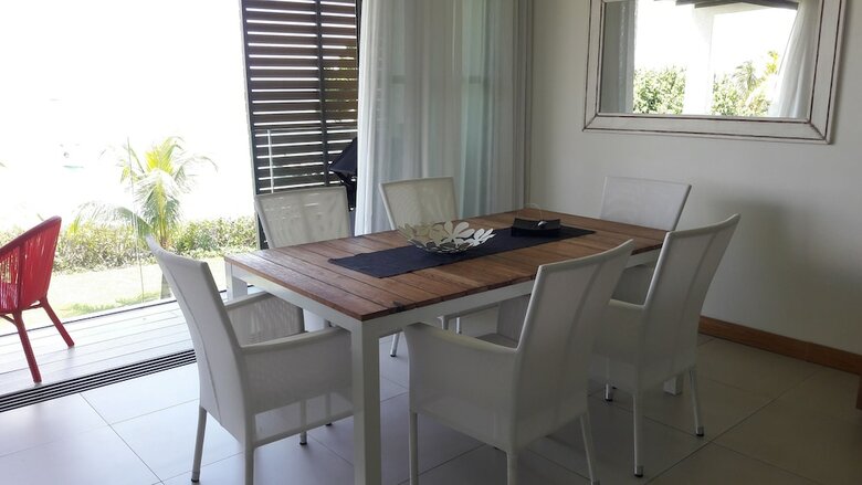 Villasun Seafront Apartment At Cap Ouest