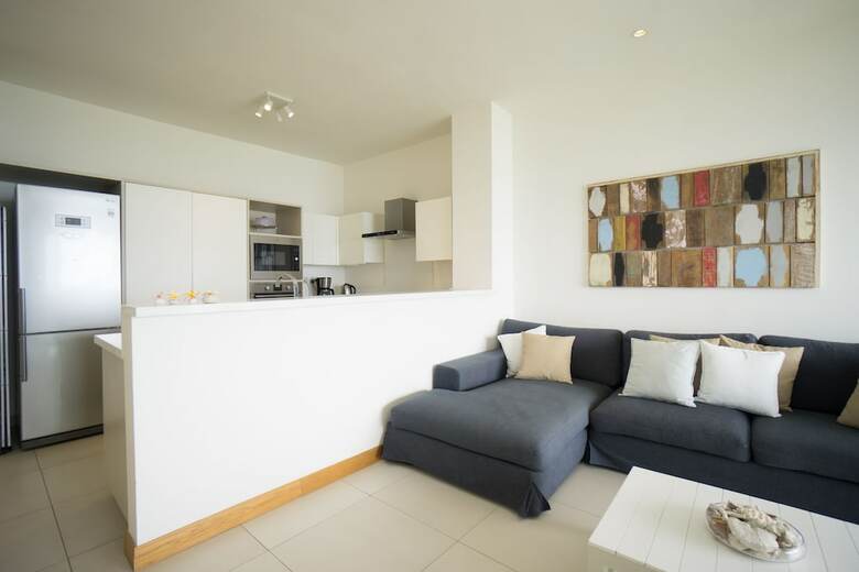 Villasun Seafront Apartment At Cap Ouest