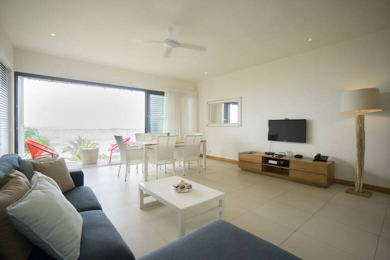 Villasun Seafront Apartment At Cap Ouest
