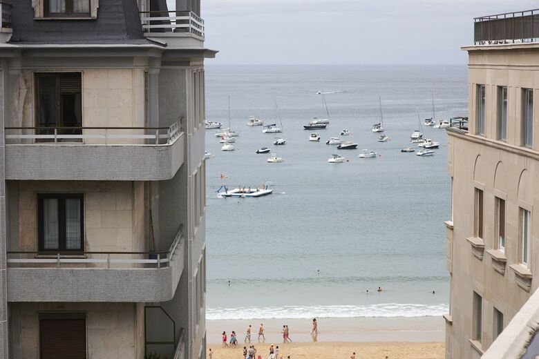 Zubieta Playa 3 Apartment By Feelfree Rentals