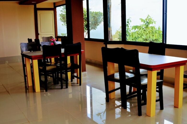 Hotel Zambala Halesi Resort