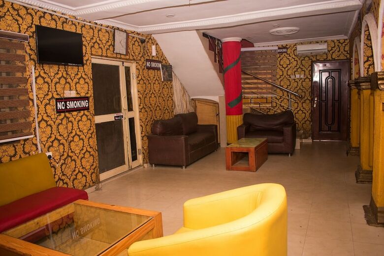 Goldlux Hotel