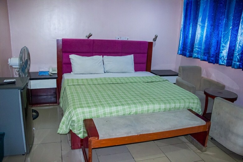 Folade Hotels