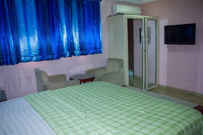 Folade Hotels