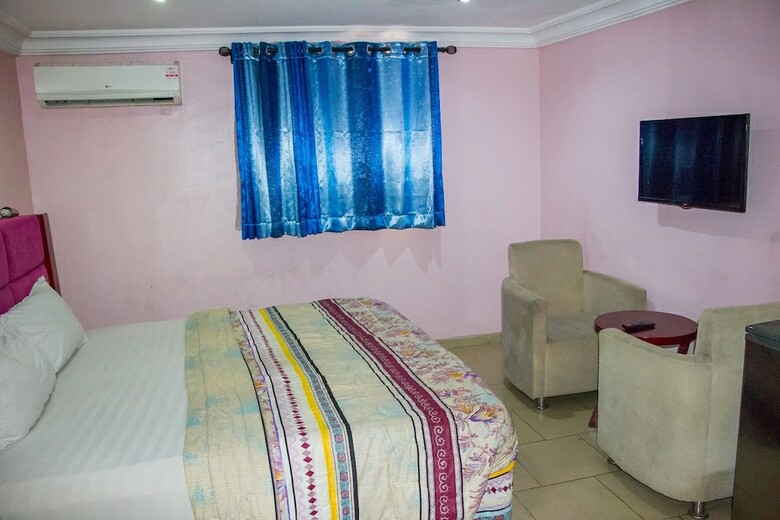 Folade Hotels