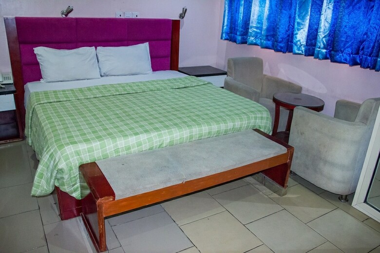Folade Hotels