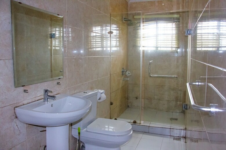 Folade Hotels