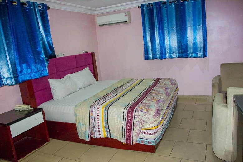 Folade Hotels