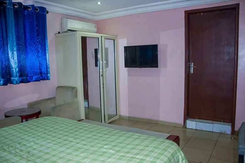 Folade Hotels