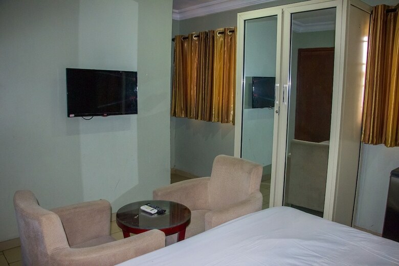 Folade Hotels