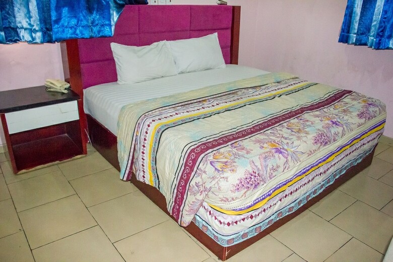 Folade Hotels