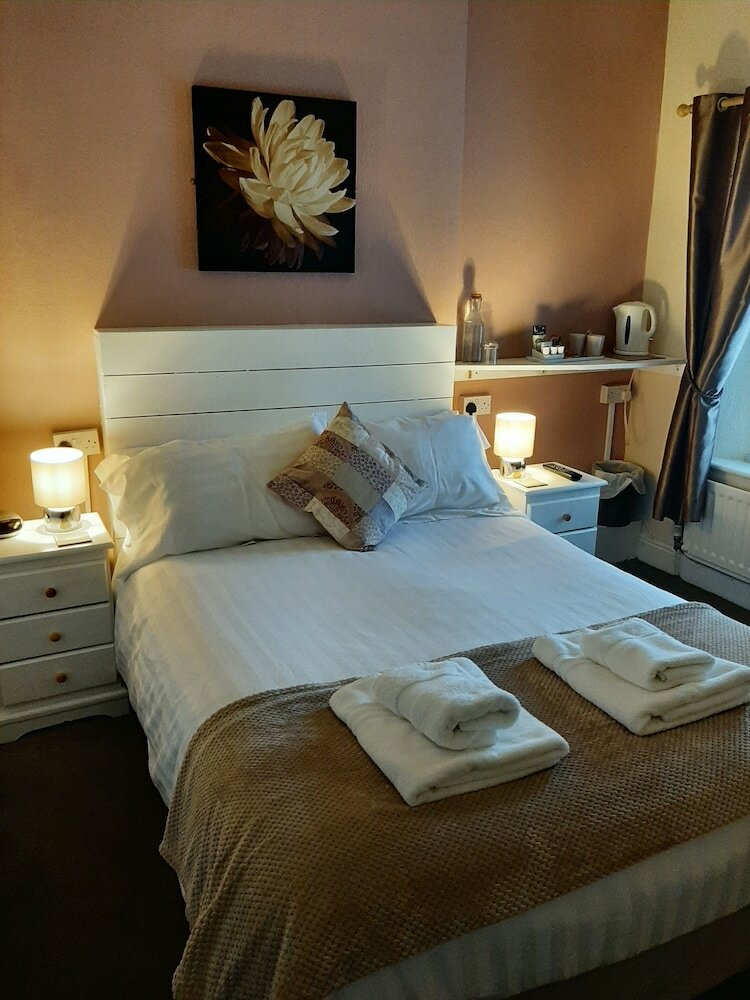 Hotel Lyndhurst Guest House