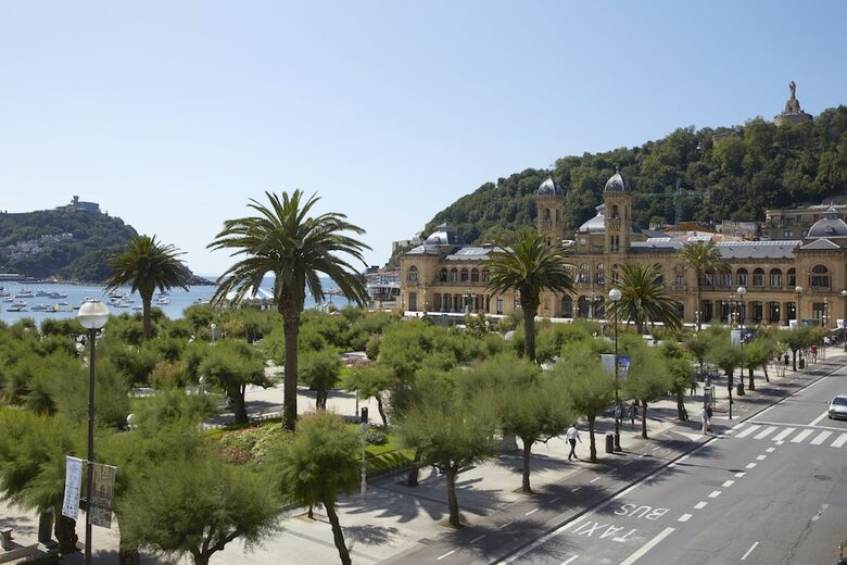 Playa de La Concha 10 Apartment By Feelfree Rentals