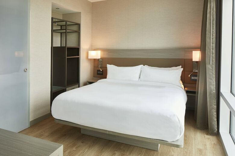 AC Hotel By Marriott Nashville Downtown
