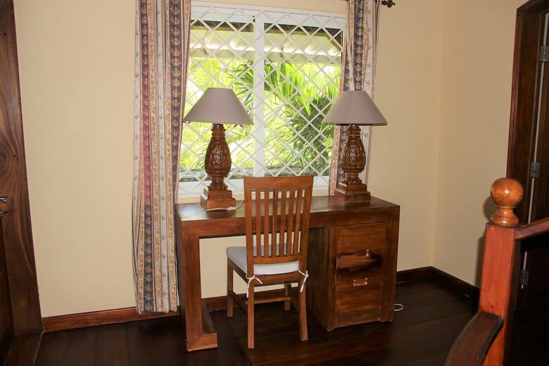 Tropical Villa 5 Min To The Beach
