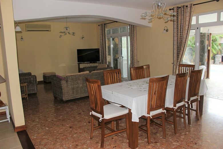 Tropical Villa 5 Min To The Beach