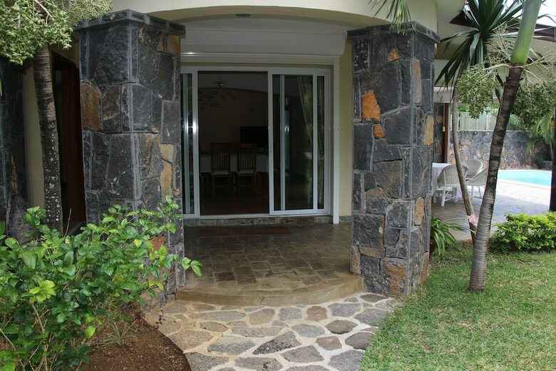Tropical Villa 5 Min To The Beach