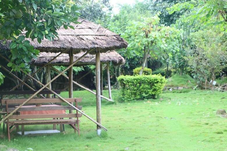 Hotel Lake Twenty Thousand Farm And Retreat