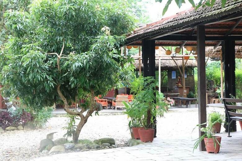 Hotel Lake Twenty Thousand Farm And Retreat